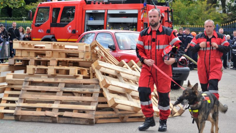 Saint-Pol : démonstrations et opération séduction des pompiers