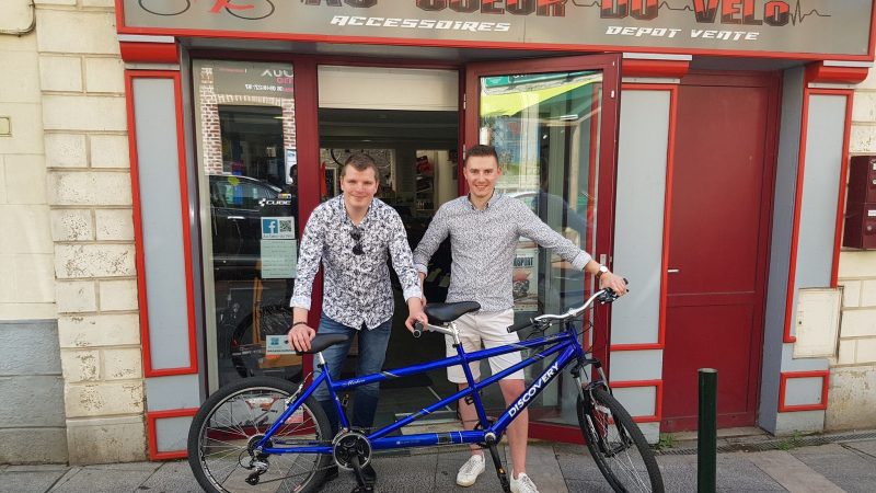 Un tandem de superhéros sur les routes du Ternois à l’assaut des bistrots