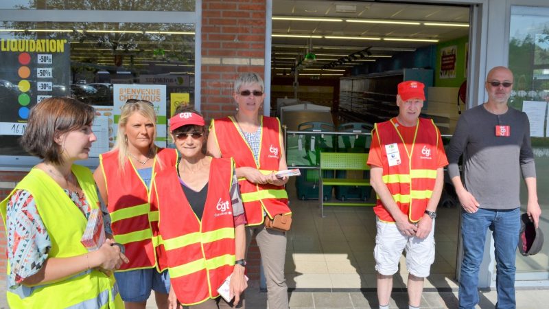 Rayons vides et salariés sacrifiés au Carrefour Contact de Saint-Michel
