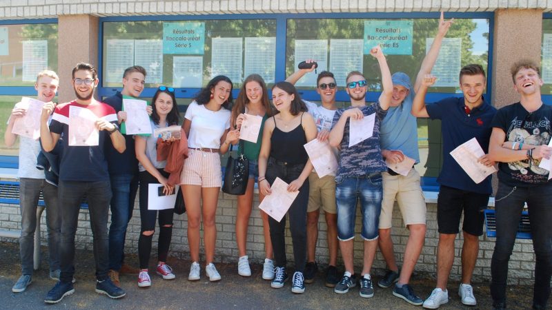 Aux lycées Châtelet et Mendès-France, les bacheliers libérés, délivrés et en vacances !