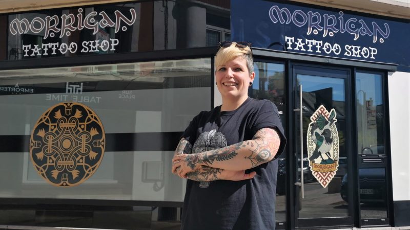 Saint-Pol : Hélène Martin encre des morceaux d’histoire avec des tatouages celtiques et nordiques