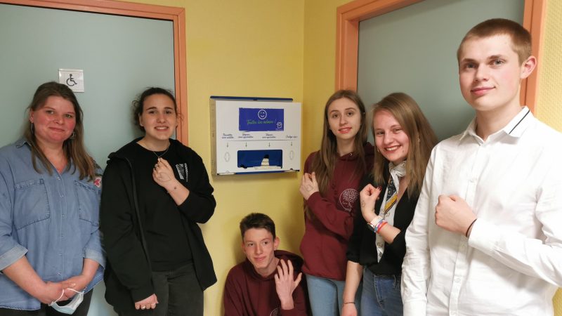 Des distributeurs de protections hygiéniques gratuites au lycée Châtelet contre la précarité menstruelle